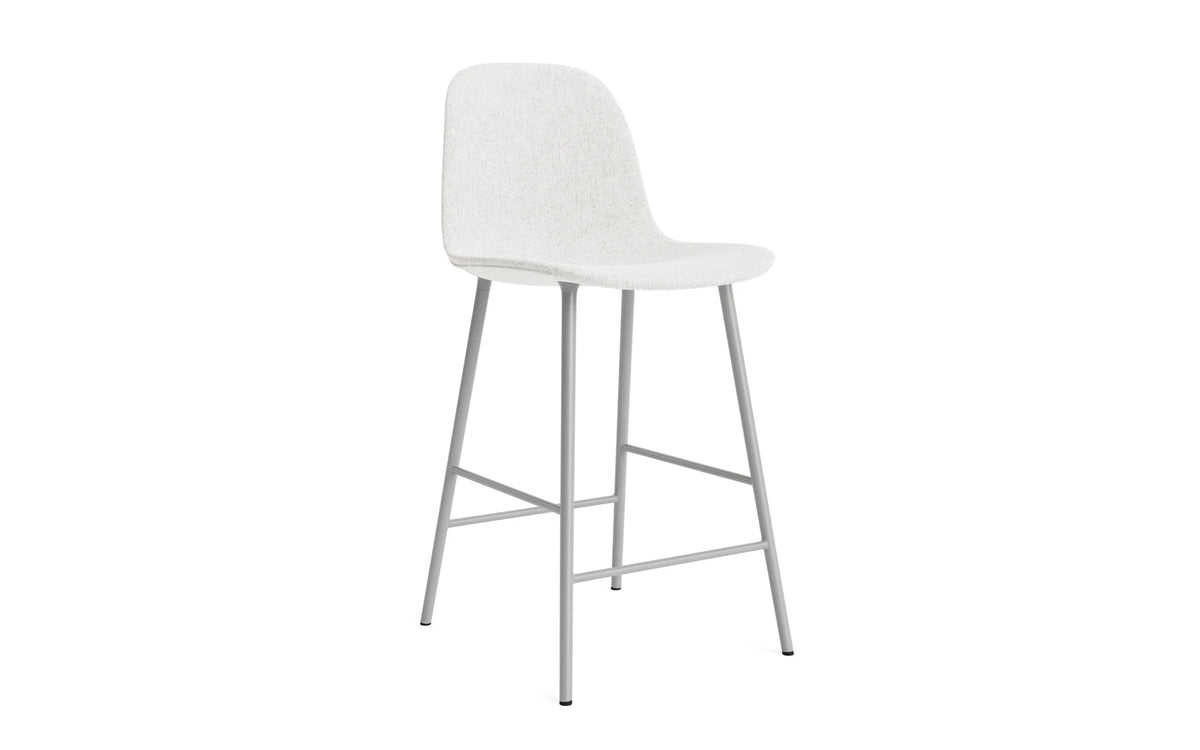 Form Barstuhl 65 cm gepolstert grau Stahl Hallingdal in Hallingdal 110 präsentiert im Onlineshop von KAQTU Design AG. Barstuhl ist von Normann Copenhagen