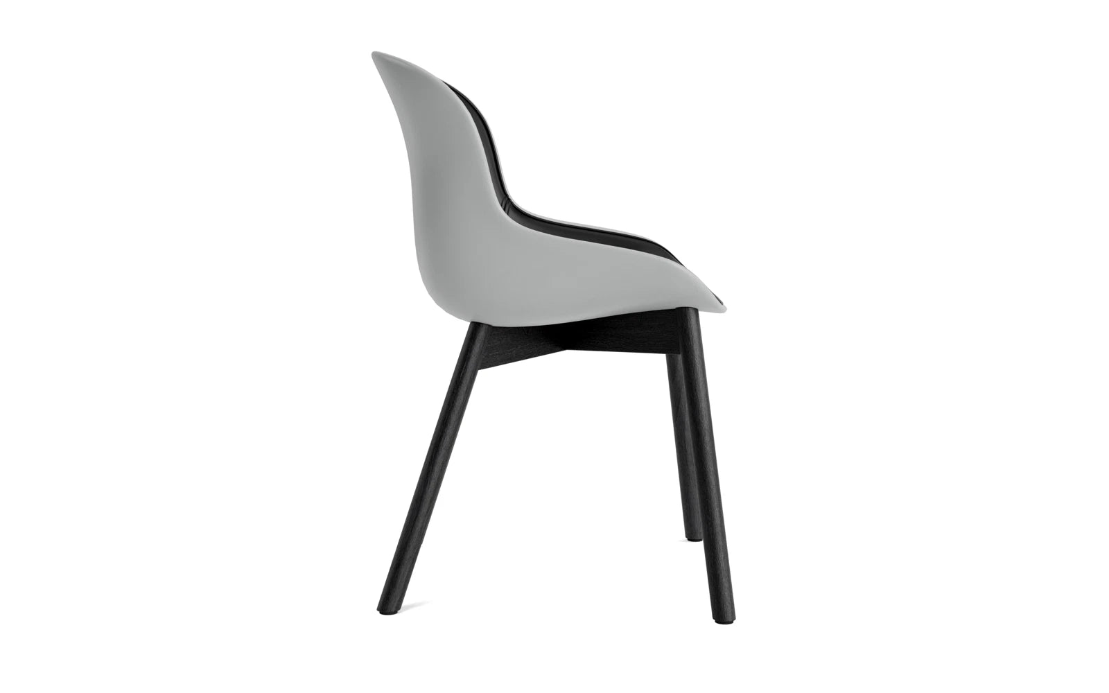 Entdecken Sie den Hyg Stuhl von Normann Copenhagen: Ein elegantes Möbelstück aus schwarzer Eiche mit grauem Polster, das skandinavische Gemütlichkeit verkörpert.