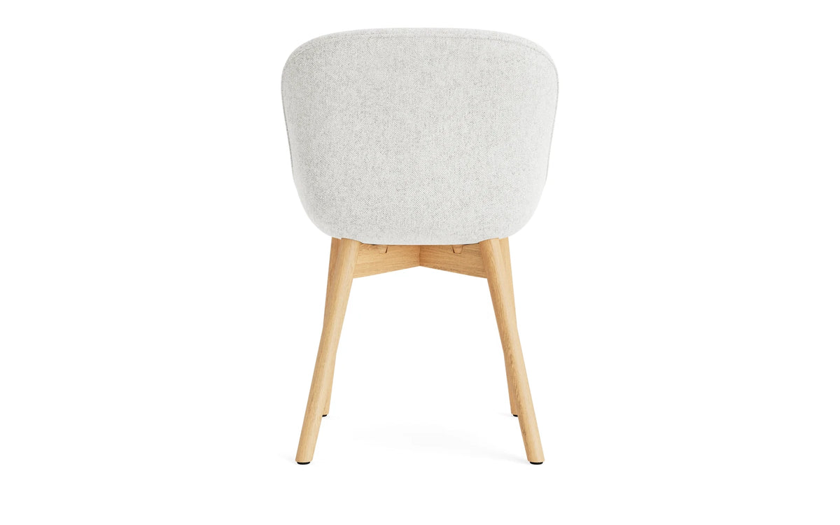 Hyg Stuhl vollpolster Eiche Hallingdal in Hallingdal 110 präsentiert im Onlineshop von KAQTU Design AG. Stuhl ist von Normann Copenhagen