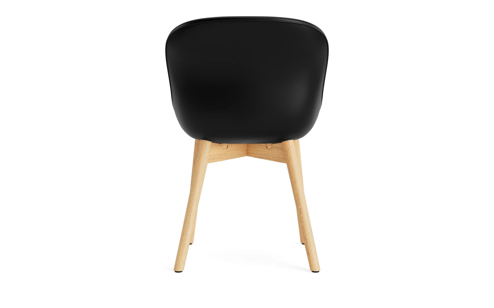 Hyg Stuhl von Normann Copenhagen: Luxuriöse Vollpolsterung in Ultra Leder, Eiche Sockel, perfekter Komfort für stilvolle Ess- und Loungebereiche.