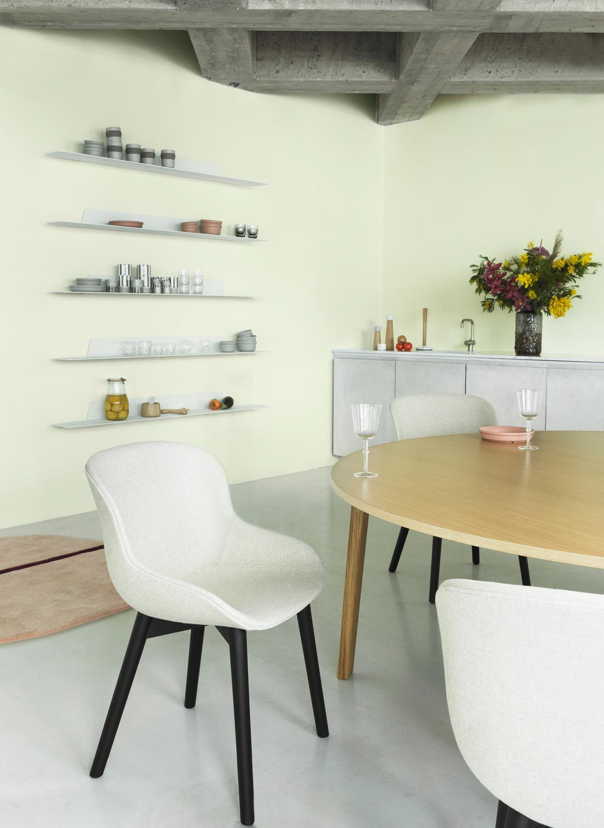 Hyg Stuhl vollpolster Eiche Ultra Leder in Ultra 41599 präsentiert im Onlineshop von KAQTU Design AG. Stuhl ist von Normann Copenhagen
