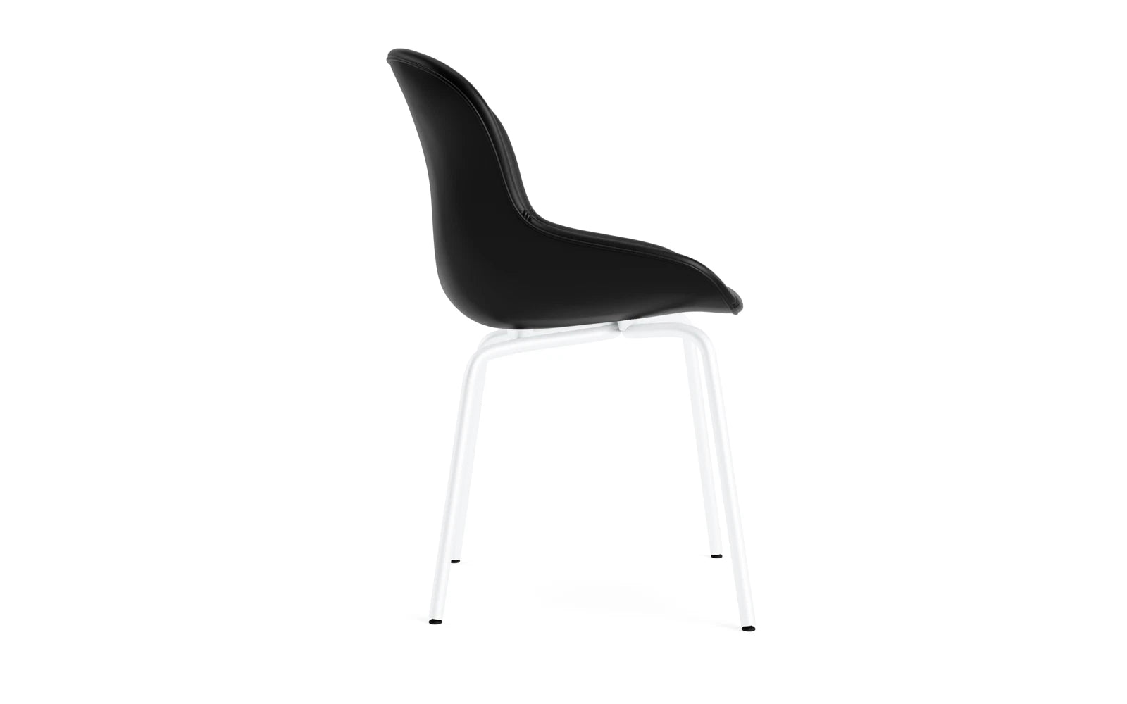 Der Hyg Stuhl von Normann Copenhagen vereint gepolsterten Komfort in Weiß mit einem stabilen Stahlgestell und zeitlosem Design für Ihr Zuhause.