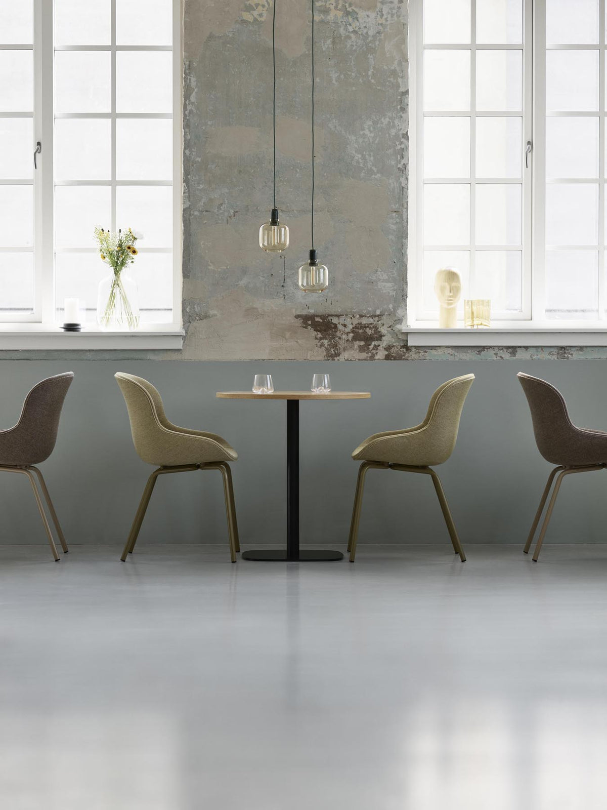 Hyg Stuhl gepolstert Schwarz stahl Remix in Remix 133 präsentiert im Onlineshop von KAQTU Design AG. Schalenstuhl ist von Normann Copenhagen