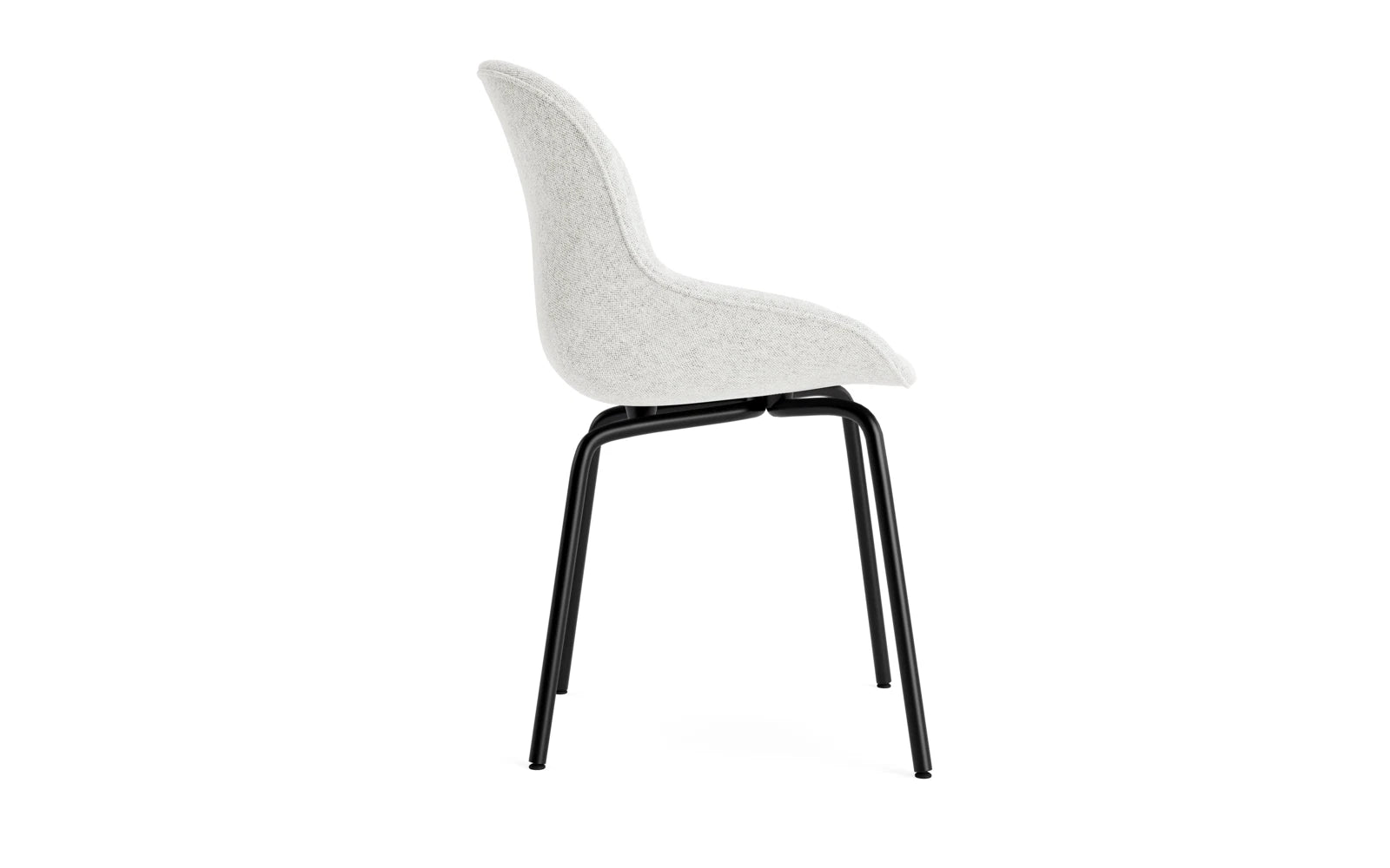 Der Hyg Stuhl von Normann Copenhagen vereint stilvolles dänisches Design mit gemütlicher Hallingdal-Polsterung und einer robusten Stahlbasis.