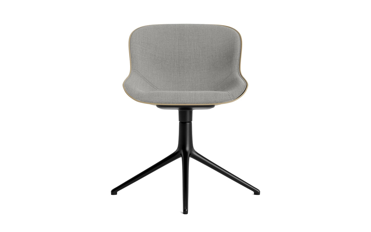 Hyg Drehstuhl 4B gepolstert Schwartz Alu Sand/Remix in Remix 133 präsentiert im Onlineshop von KAQTU Design AG. Drehstuhl ist von Normann Copenhagen