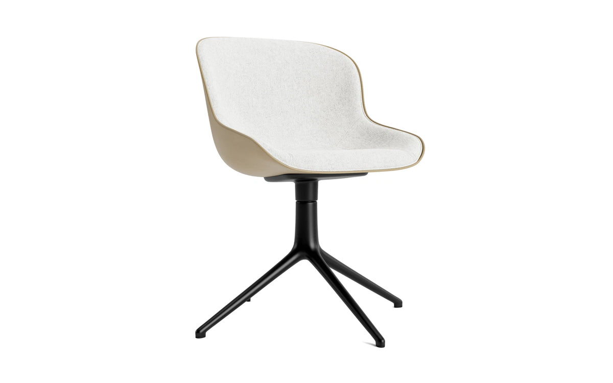Hyg Drehstuhl 4B gepolstert Schwartz Alu Sand/Hallingdal in Hallingdal 110 präsentiert im Onlineshop von KAQTU Design AG. Drehstuhl ist von Normann Copenhagen