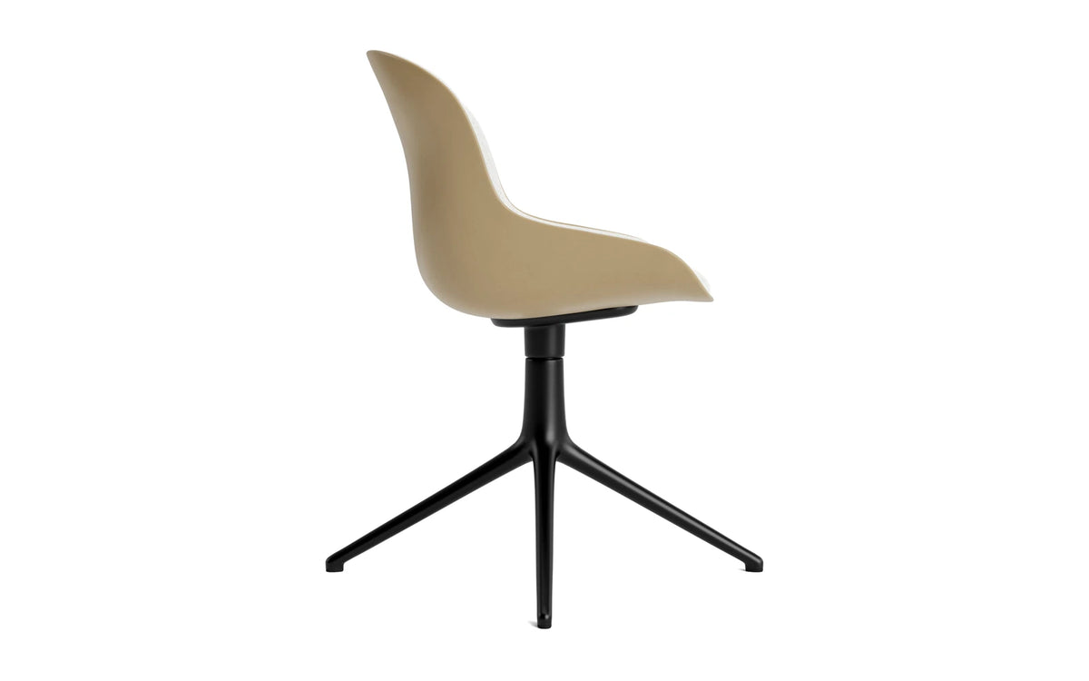 Hyg Drehstuhl 4B gepolstert Schwartz Alu Sand/Hallingdal in Hallingdal 110 präsentiert im Onlineshop von KAQTU Design AG. Drehstuhl ist von Normann Copenhagen