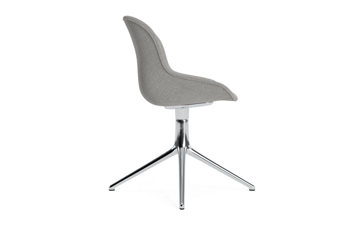 Hyg Drehstuhl gepolstert 4B aluminium Remix in Remix 133 präsentiert im Onlineshop von KAQTU Design AG. Drehstuhl ist von Normann Copenhagen