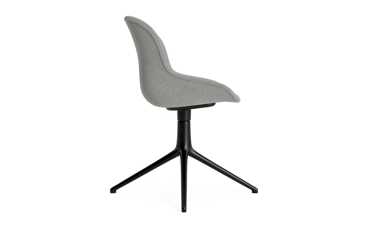 Hyg Drehstuhl gepolstert 4B schwarz aluminium Remix in Remix 133 präsentiert im Onlineshop von KAQTU Design AG. Drehstuhl ist von Normann Copenhagen