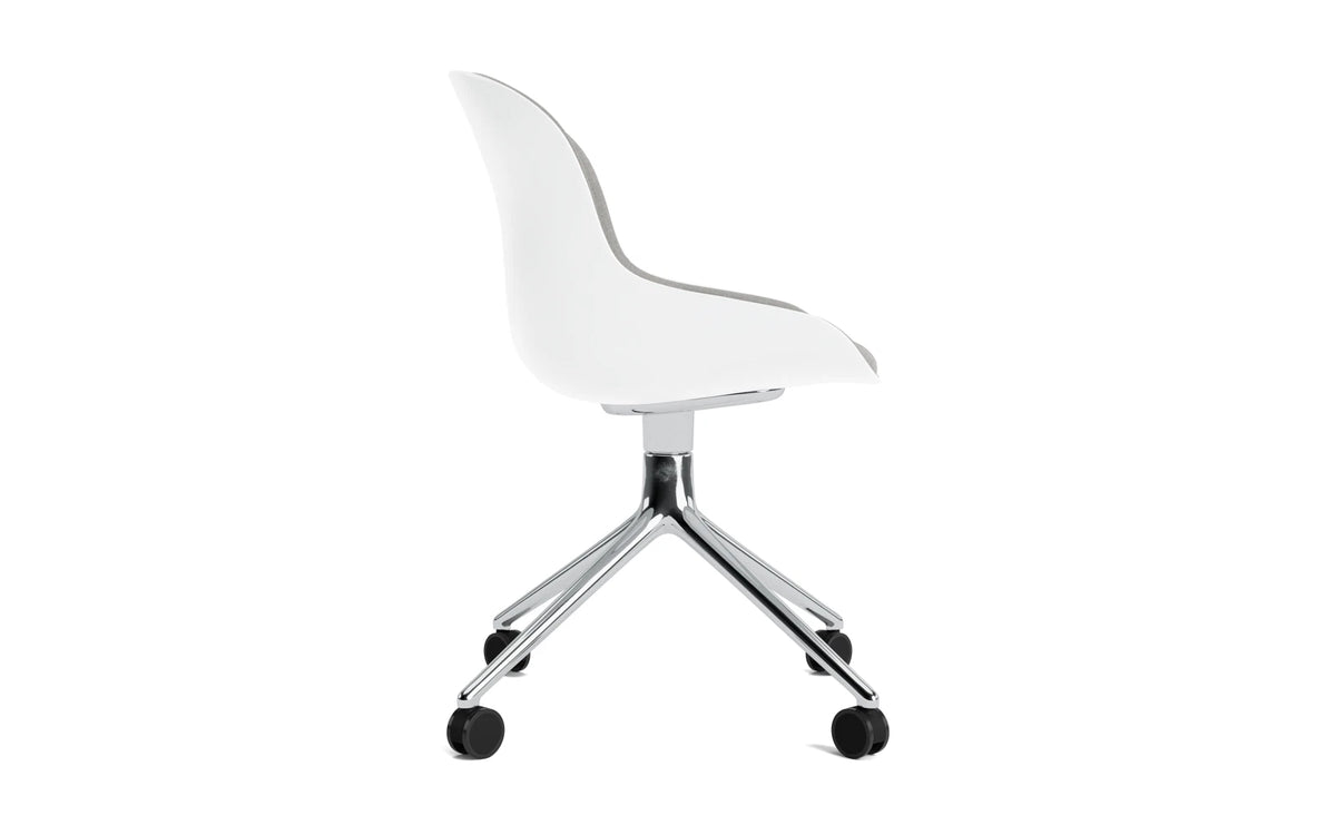 Hyg Drehstuhl 4W Aluminium Weiss/Remix in Remix 133 präsentiert im Onlineshop von KAQTU Design AG. Drehstuhl ist von Normann Copenhagen