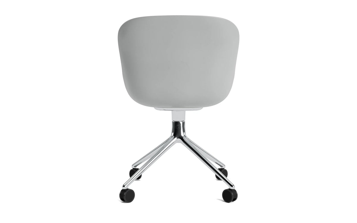Hyg Drehstuhl 4W Frontpolster Aluminium Grau/Hallingdal in Hallingdal 110 präsentiert im Onlineshop von KAQTU Design AG. Drehstuhl ist von Normann Copenhagen