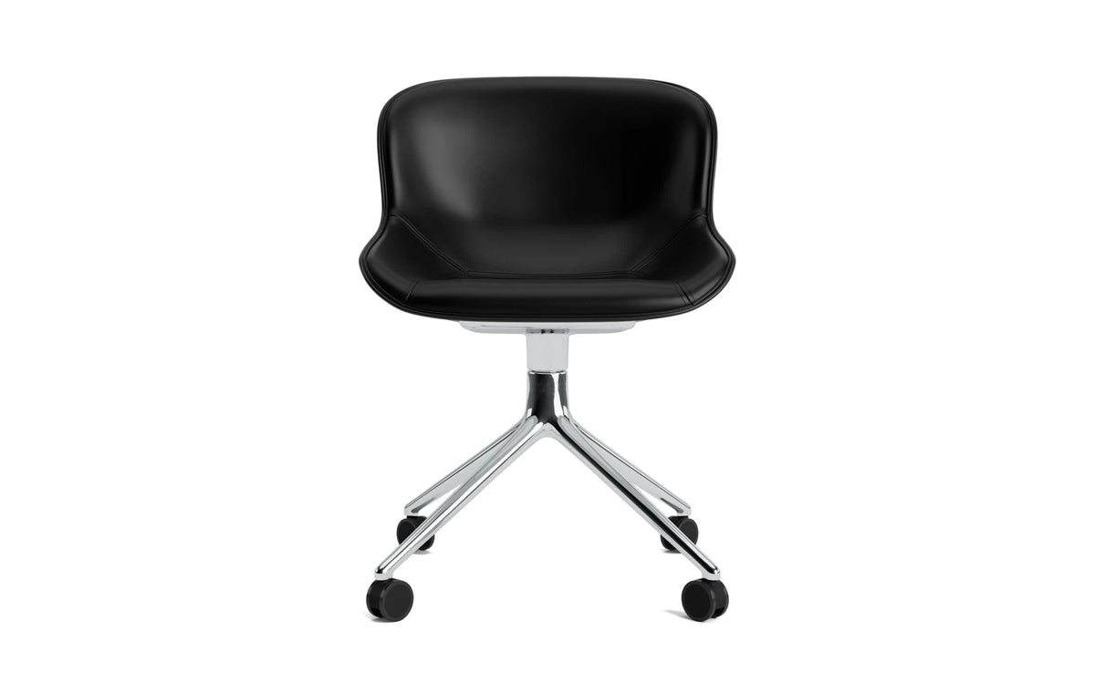 Hyg Drehstuhl 4W Frontpolster Aluminium Schwartz/Ultra in Ultra 41599 präsentiert im Onlineshop von KAQTU Design AG. Drehstuhl ist von Normann Copenhagen