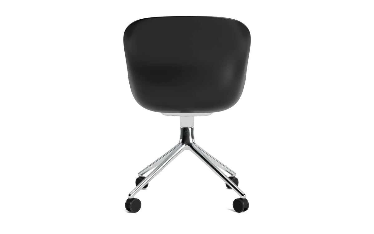 Hyg Drehstuhl 4W Frontpolster Aluminium Schwartz/Ultra in Ultra 41599 präsentiert im Onlineshop von KAQTU Design AG. Drehstuhl ist von Normann Copenhagen