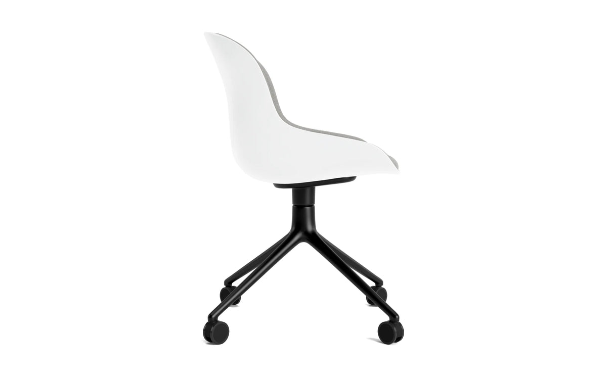 Hyg Drehstuhl 4W Frontpolster Schwartz Alu Weiss/Remix in Remix 133 präsentiert im Onlineshop von KAQTU Design AG. Drehstuhl ist von Normann Copenhagen