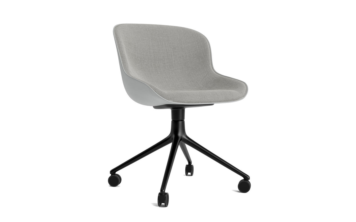 Hyg Drehstuhl 4W Frontpolster Schwartz Alu Grau/Remix in Remix 133 präsentiert im Onlineshop von KAQTU Design AG. Drehstuhl ist von Normann Copenhagen