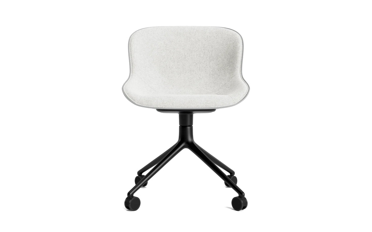 Hyg Drehstuhl 4W Frontpolster Schwarz Alu Grau/Hallingdal in Hallingdal 110 präsentiert im Onlineshop von KAQTU Design AG. Drehstuhl ist von Normann Copenhagen