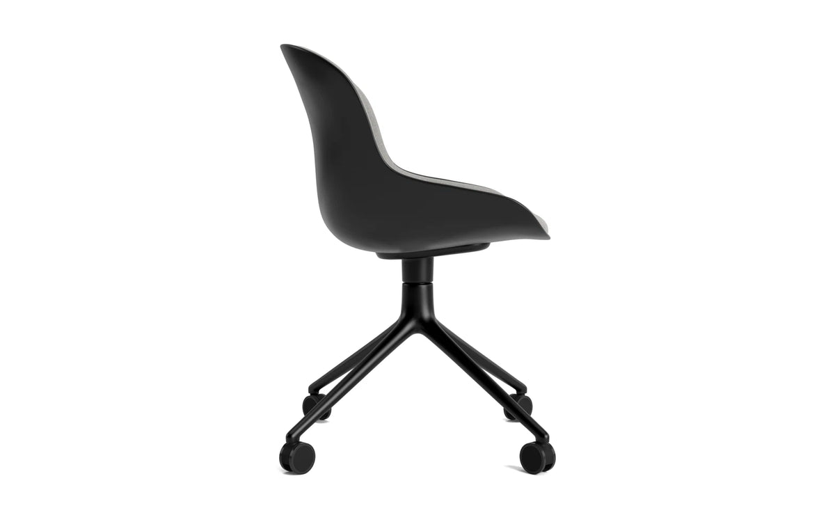 Hyg Drehstuhl 4W schwarzes Aluminium schwarz/Remix in Remix 133 präsentiert im Onlineshop von KAQTU Design AG. Drehstuhl ist von Normann Copenhagen
