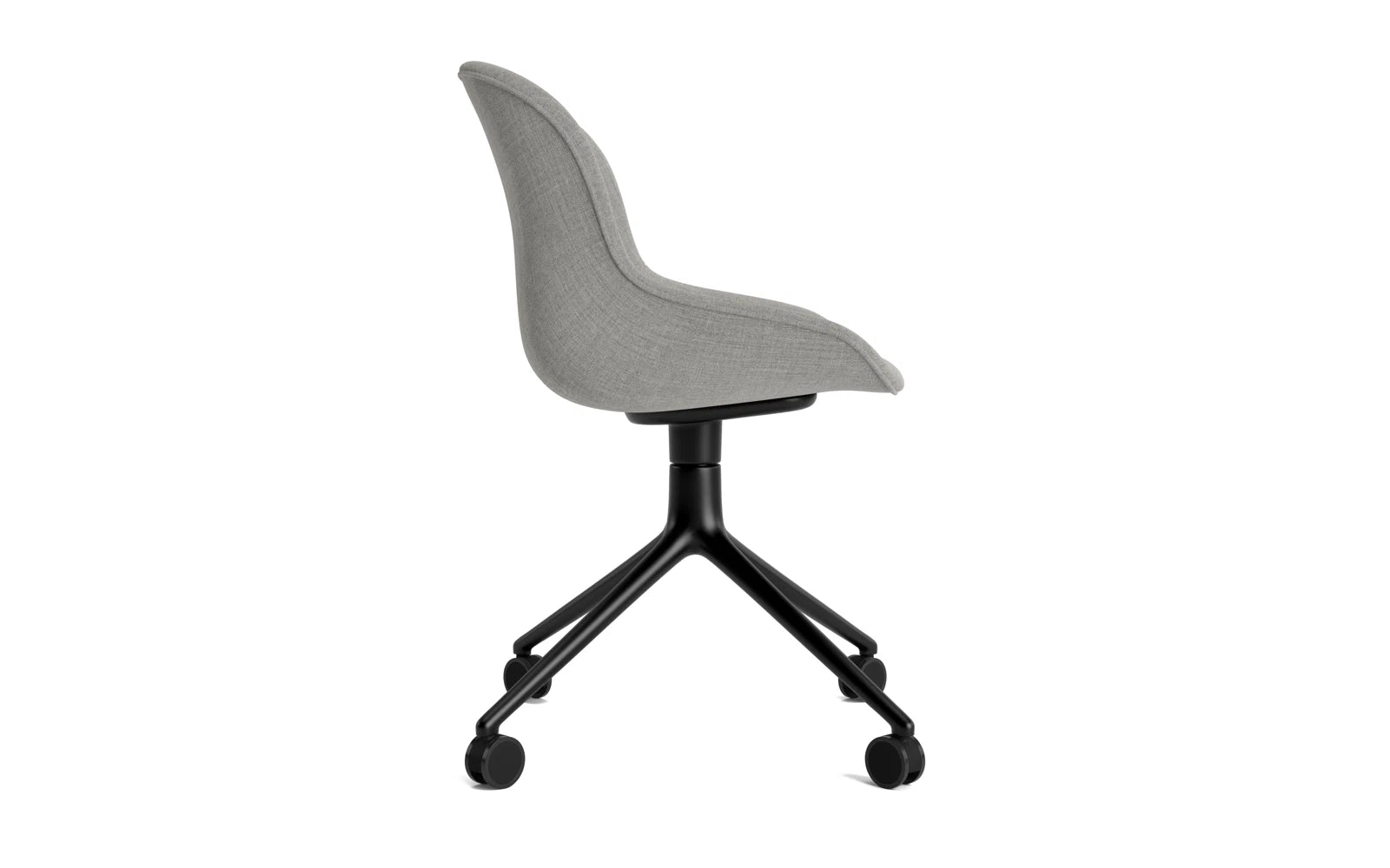 Erleben Sie den Hyg Drehstuhl 4W von Normann Copenhagen – ein eleganter, vollgepolsterter Stuhl mit modernem Aluminiumgestell, perfekt für stilvolle Wohn- und Arbeitsräume.