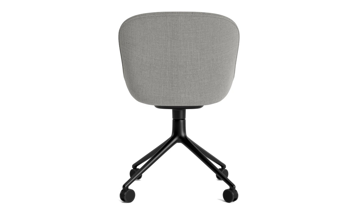 Hyg Drehstuhl 4W vollpolster schwarzes aluminium Remix in Remix 133 präsentiert im Onlineshop von KAQTU Design AG. Drehstuhl ist von Normann Copenhagen