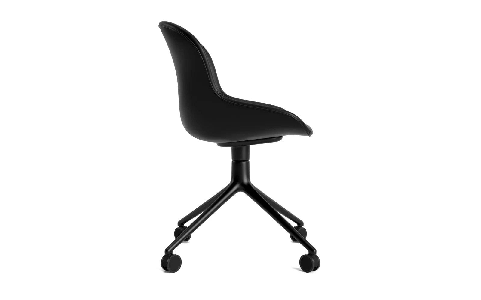 Hyg Drehstuhl 4W von Normann Copenhagen: Stilvoller Drehstuhl mit hochwertigem Ultra Leder und schwarzem Aluminium, ideal für moderne Wohn- und Arbeitsbereiche.