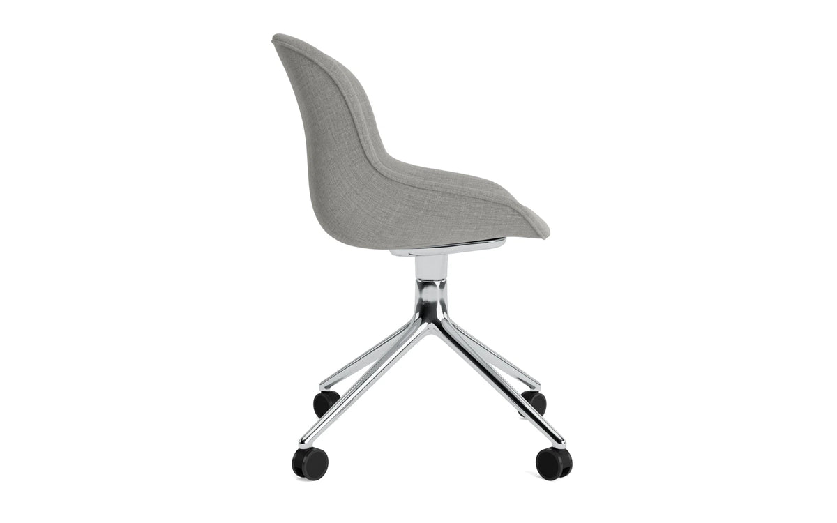 Hyg Comfort Drehstuhl 4W Vollpolster Aluminium Remix in Remix 133 präsentiert im Onlineshop von KAQTU Design AG. Drehstuhl ist von Normann Copenhagen