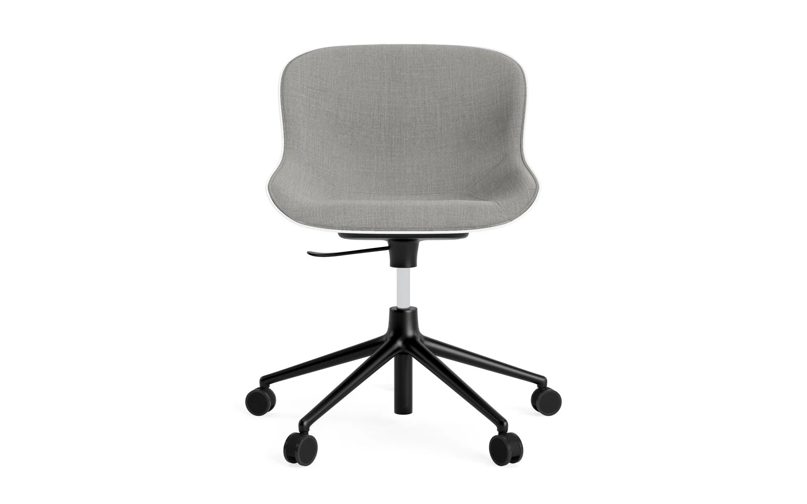 Erleben Sie den Hyg Drehsessel von Normann Copenhagen: Ein eleganter, drehbarer Sessel mit 5 Rollen, der dänische Hygge und Komfort perfekt kombiniert.