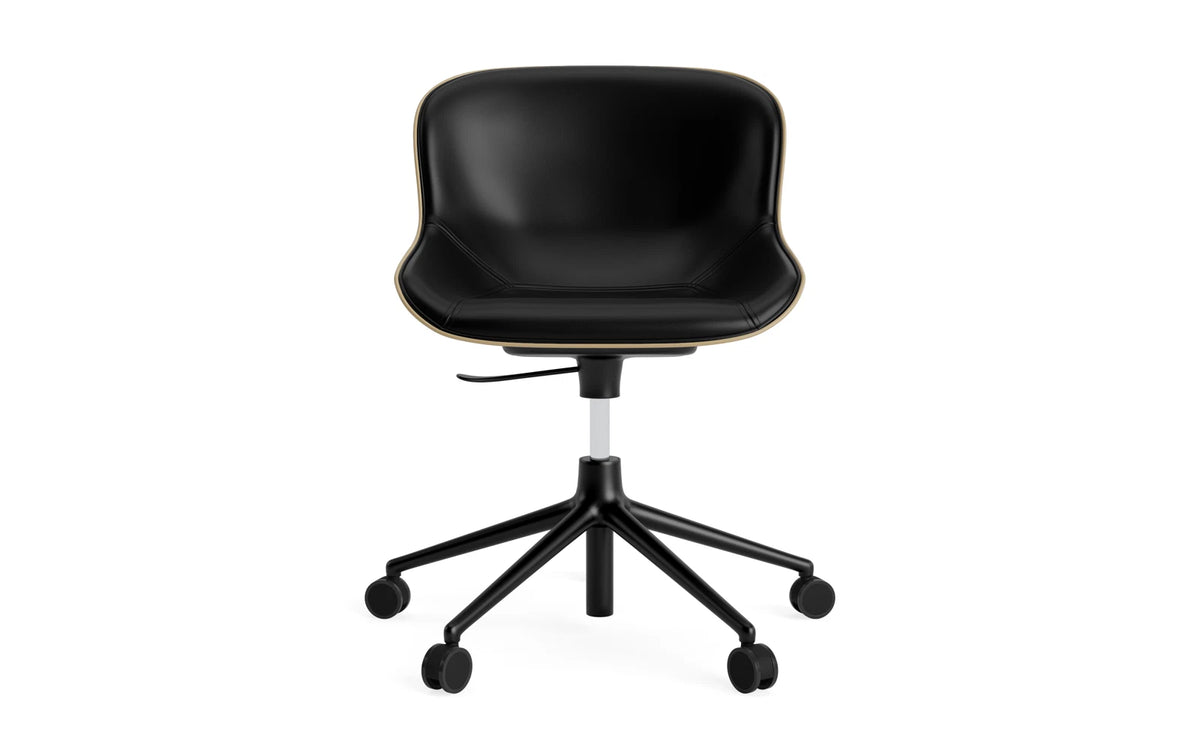 Hyg Drehstuhl mit 5 Rollen Gas Lift Frontpolster Schwartz Alu Sand/Ultra in Ultra 41599 präsentiert im Onlineshop von KAQTU Design AG. Bürostuhl ist von Normann Copenhagen
