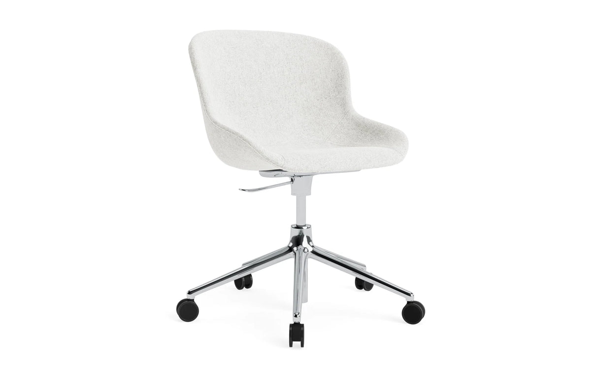 Hyg Drehstuhl mit Rollen Vollpolster aluminium Hallingdal in Hallingdal 110 präsentiert im Onlineshop von KAQTU Design AG. Dreh-Schalenstuhl ist von Normann Copenhagen