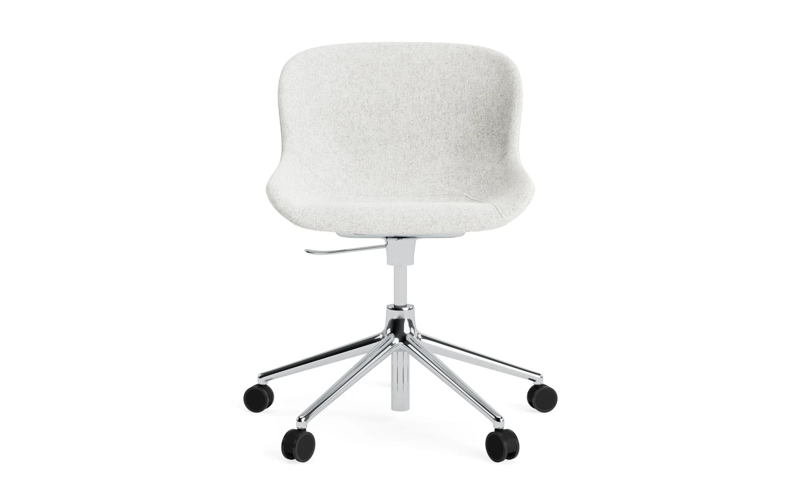 Erleben Sie den Hyg Drehsessel mit Rollen von Normann Copenhagen – ein elegantes Design, das Komfort und Flexibilität für jeden Raum bietet.