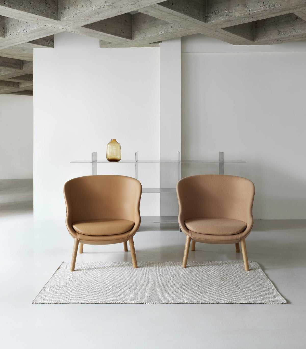 Hyg Lounge-Sessel niedrig Eiche Ultra Leder in Ultra 41599 präsentiert im Onlineshop von KAQTU Design AG. Sessel ist von Normann Copenhagen