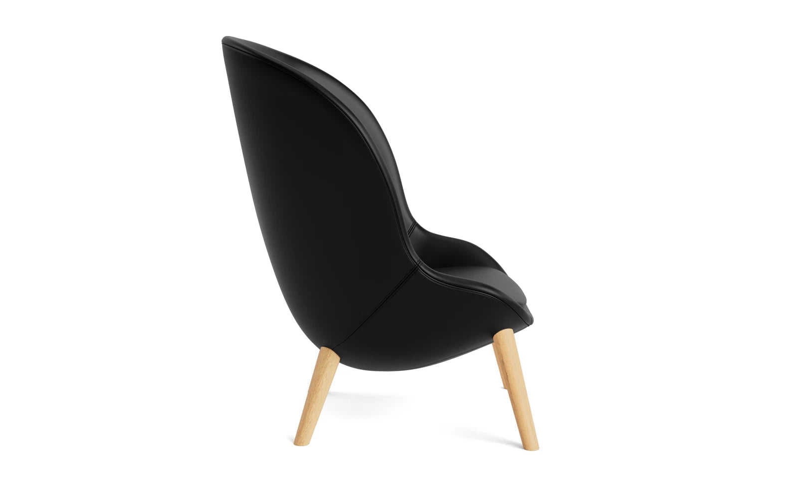 Entdecken Sie den Hyg Lounge-Sessel von Normann Copenhagen: stilvoller Eiche-Sessel mit hochwertigem Ultra Leder für ultimativen Komfort.