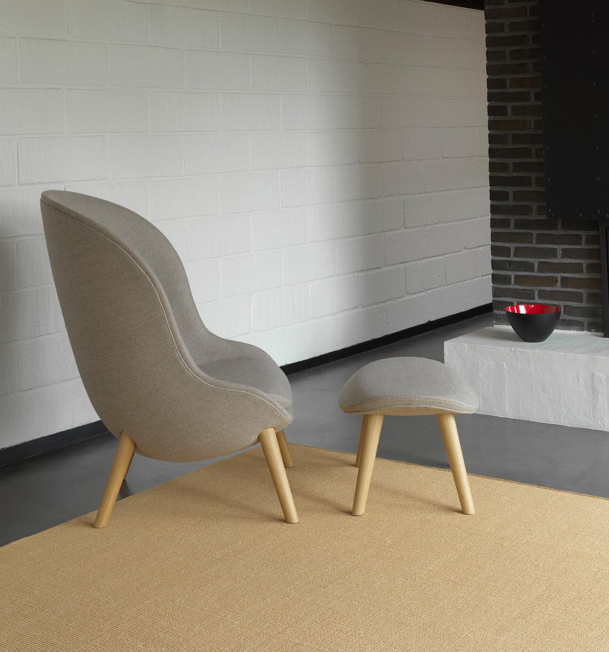Hyg Lounge-Sessel Hoch schwarze Eiche Ultra in Ultra 41599 präsentiert im Onlineshop von KAQTU Design AG. Sessel ist von Normann Copenhagen