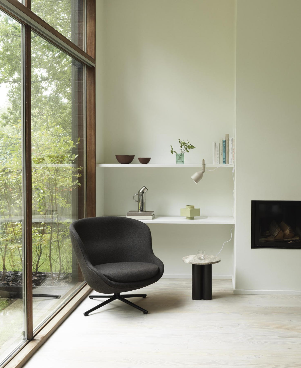 Hyg Lounge-Sessel Niedrig mit Drehgestell Aluminium Tilt Ultra in Ultra 41599 präsentiert im Onlineshop von KAQTU Design AG. Drehsessel ist von Normann Copenhagen