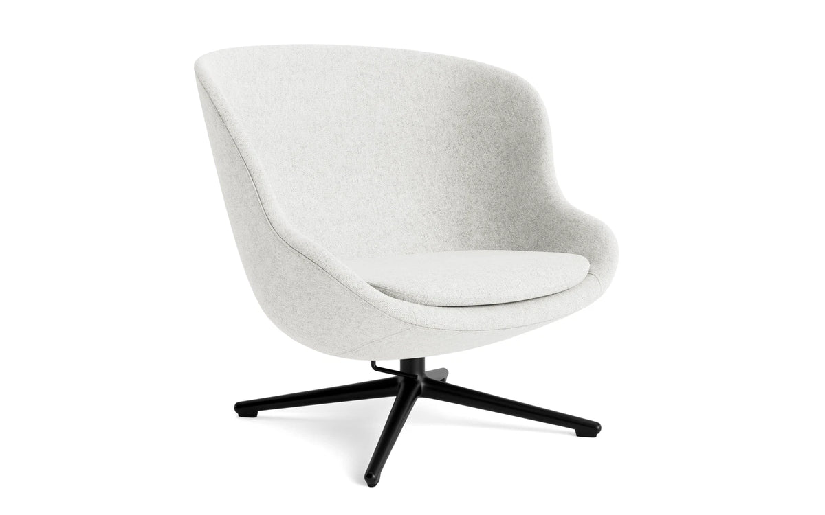 Hyg Lounge-Sessel Niedrig mit Drehgestell schwarzes Aluminium Tilt Hallingdal in Hallingdal 110 präsentiert im Onlineshop von KAQTU Design AG. Drehsessel ist von Normann Copenhagen