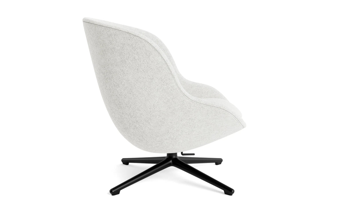 Hyg Lounge-Sessel Niedrig mit Drehgestell schwarzes Aluminium Tilt Hallingdal in Hallingdal 110 präsentiert im Onlineshop von KAQTU Design AG. Drehsessel ist von Normann Copenhagen