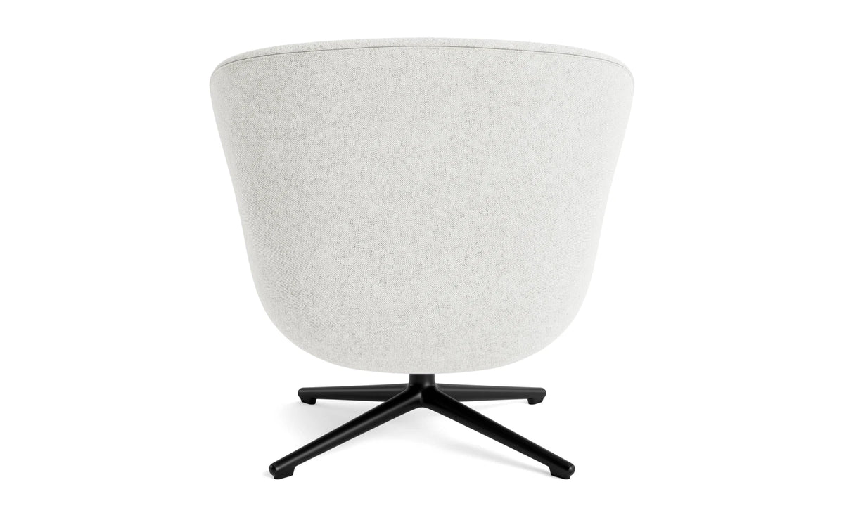 Hyg Lounge-Sessel Niedrig mit Drehgestell schwarzes Aluminium Tilt Hallingdal in Hallingdal 110 präsentiert im Onlineshop von KAQTU Design AG. Drehsessel ist von Normann Copenhagen