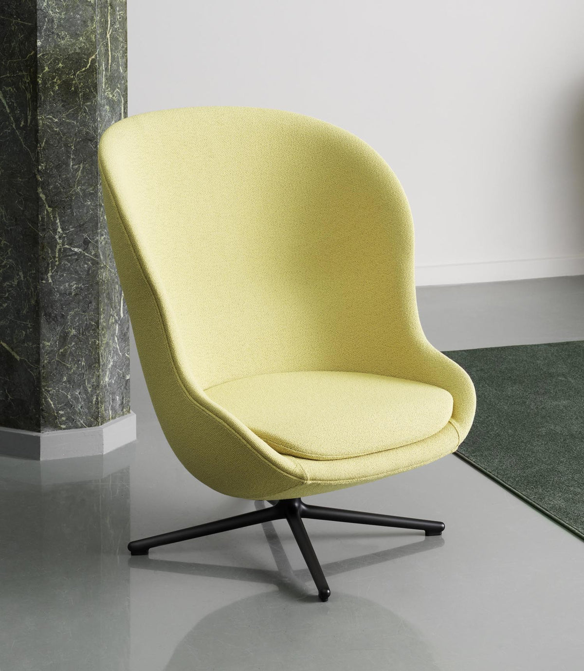 Hyg Lounge-Sessel Hoch mit Drehgestell Aluminium Ultra Leder in Ultra 41599 präsentiert im Onlineshop von KAQTU Design AG. Drehsessel ist von Normann Copenhagen