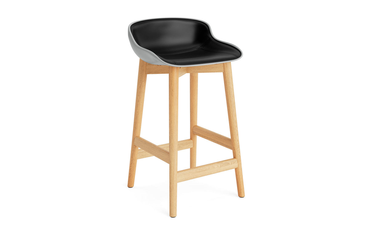 Hyg Barhocker 65 cm Polster Eiche Grau/Remix in Ultra 41599 präsentiert im Onlineshop von KAQTU Design AG. Barstuhl ist von Normann Copenhagen