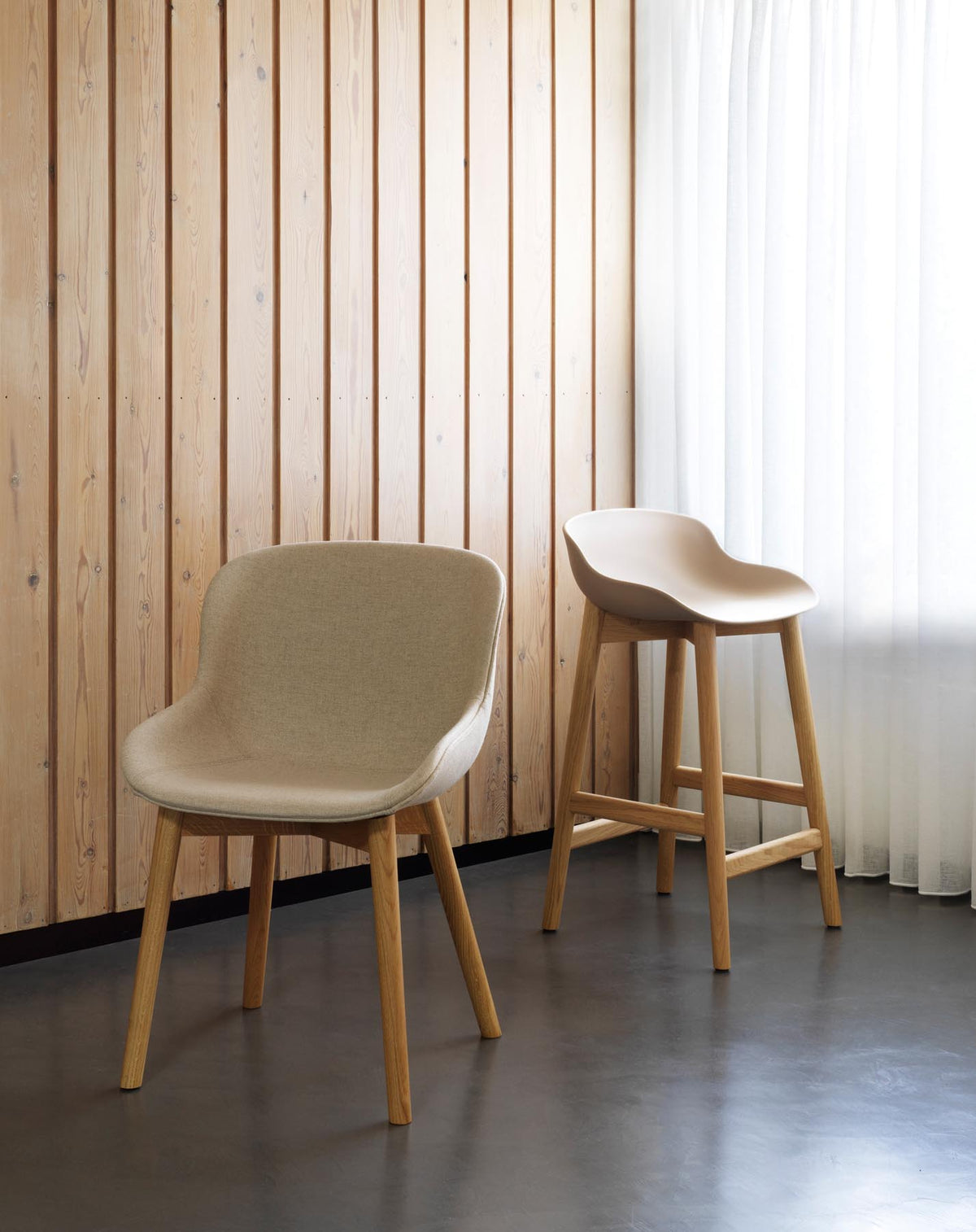 Hyg Barhocker 65 cm Polster Eiche Olive/Hallingdal in Hallingdal 110 präsentiert im Onlineshop von KAQTU Design AG. Barstuhl ist von Normann Copenhagen