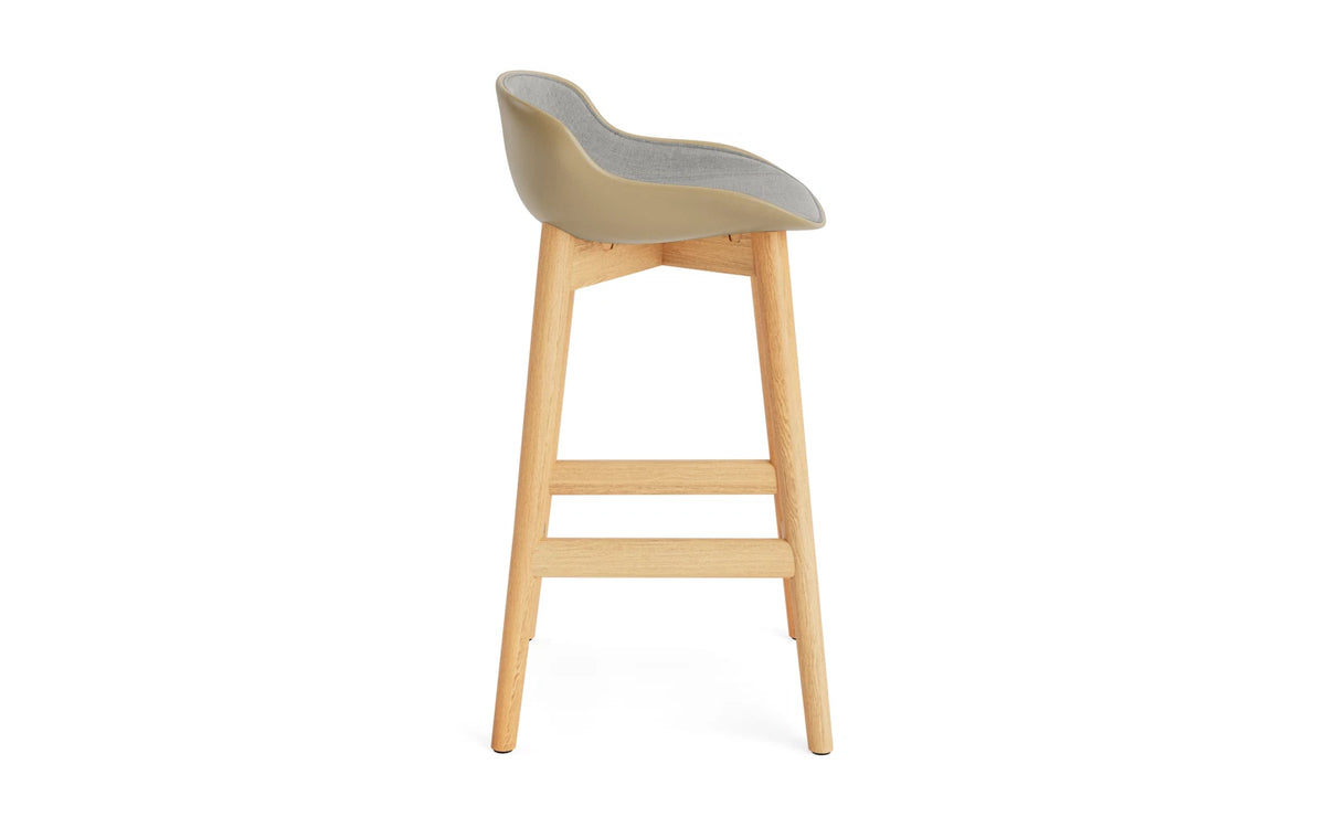 Hyg Barhocker 65 cm Polster Eiche Sand/Remix in Remix 133 präsentiert im Onlineshop von KAQTU Design AG. Barstuhl ist von Normann Copenhagen