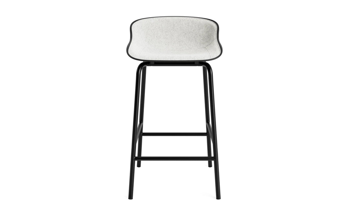 Hyg Barhocker 65 cm Frontpolster Schwartz Stahl Schwartz/Hallingdal in Hallingdal 110 präsentiert im Onlineshop von KAQTU Design AG. Barstuhl ist von Normann Copenhagen