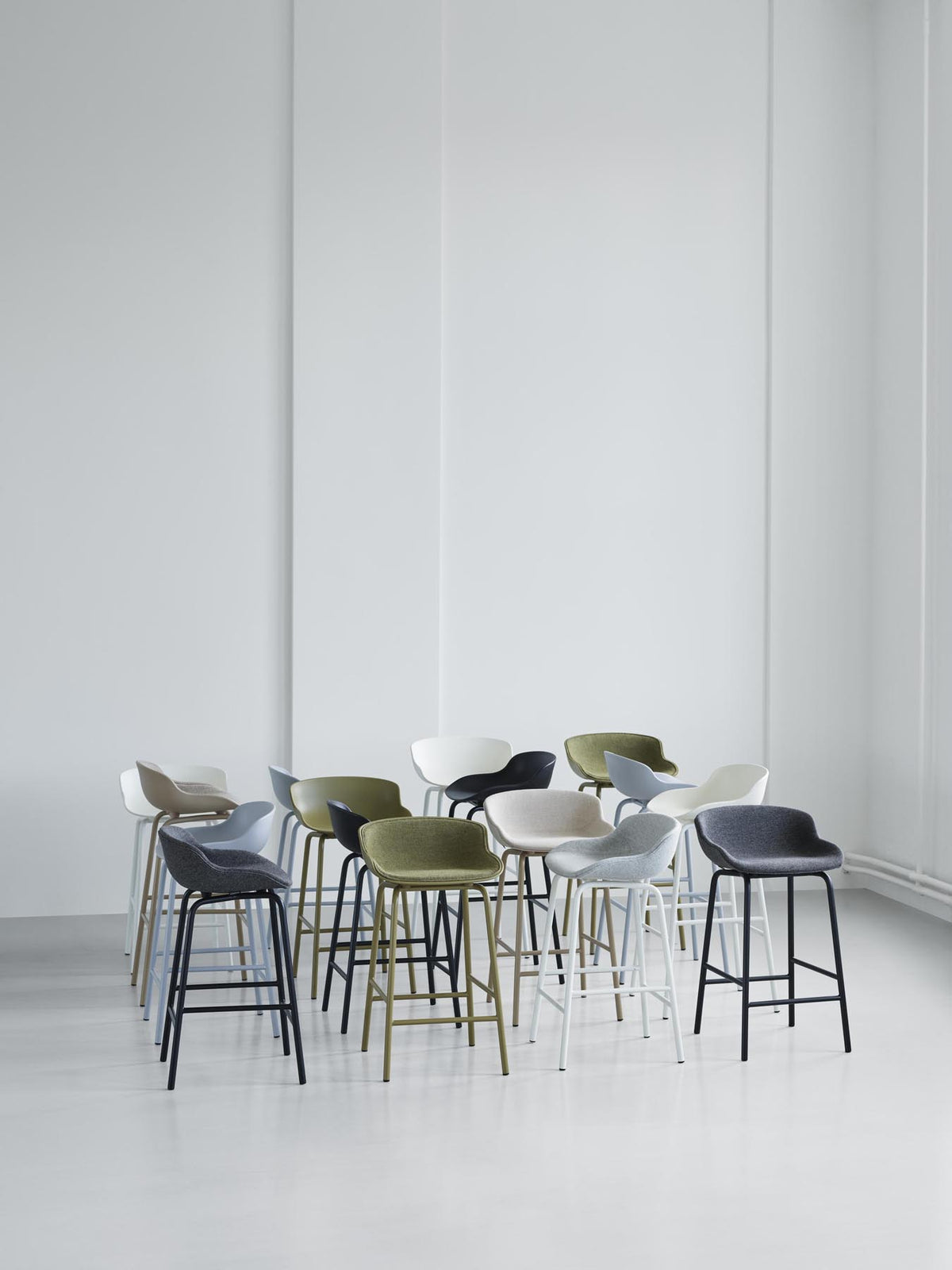 Hyg Barhocker 65 cm Frontpolster Schwartz Stahl Schwartz/Hallingdal in Hallingdal 110 präsentiert im Onlineshop von KAQTU Design AG. Barstuhl ist von Normann Copenhagen