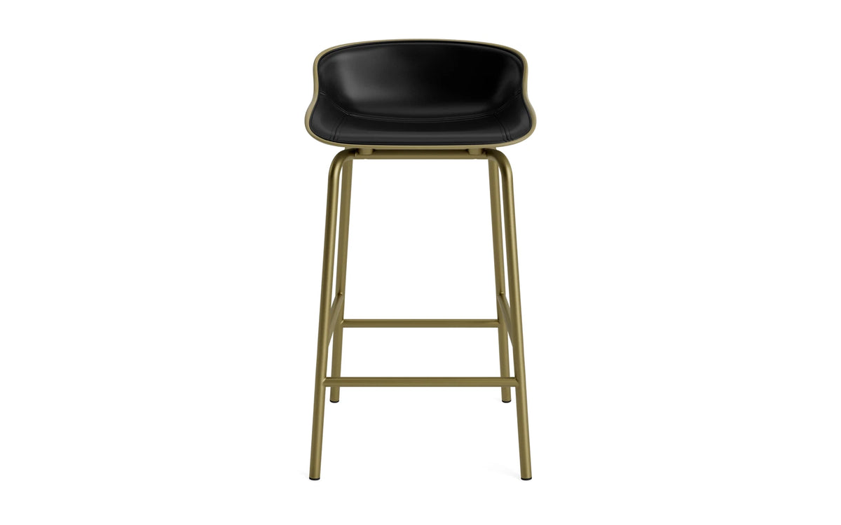 Hyg Barhocker 65 cm Frontpolster Stahl Olive/Ultra in Ultra 41599 präsentiert im Onlineshop von KAQTU Design AG. Barstuhl ist von Normann Copenhagen