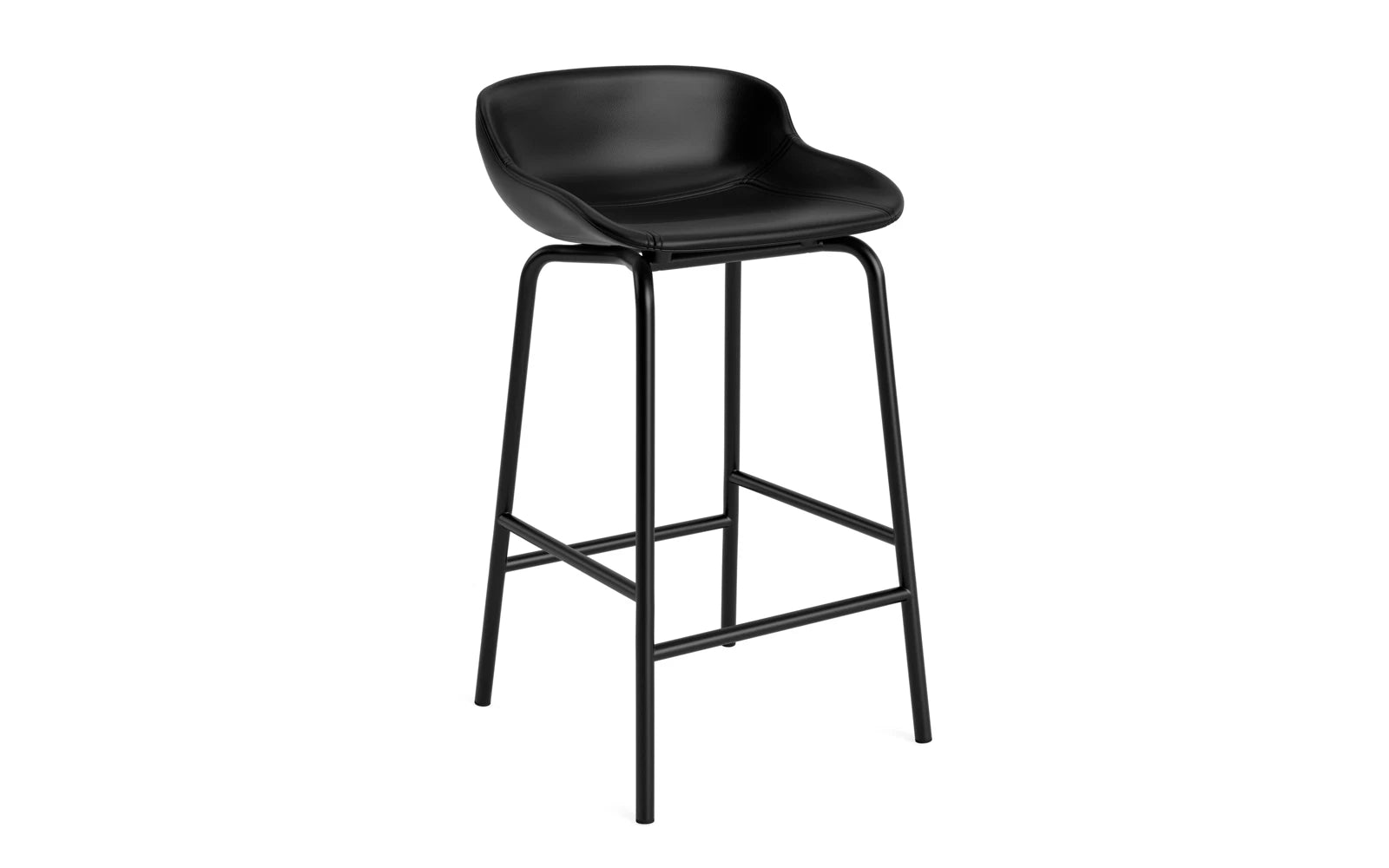 Der Hyg Barhocker von Normann Copenhagen vereint elegantes Design und hohen Sitzkomfort. Mit 65 cm Höhe und vollpolsterter Oberfläche ist er ideal für moderne Wohnräume.