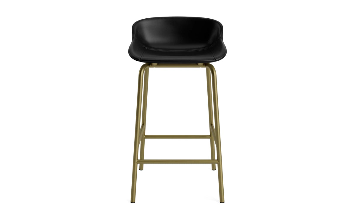 Hyg Barhocker 65 cm Vollpolster Olive Stahl Ultra in Ultra 41599 präsentiert im Onlineshop von KAQTU Design AG. Barstuhl ist von Normann Copenhagen