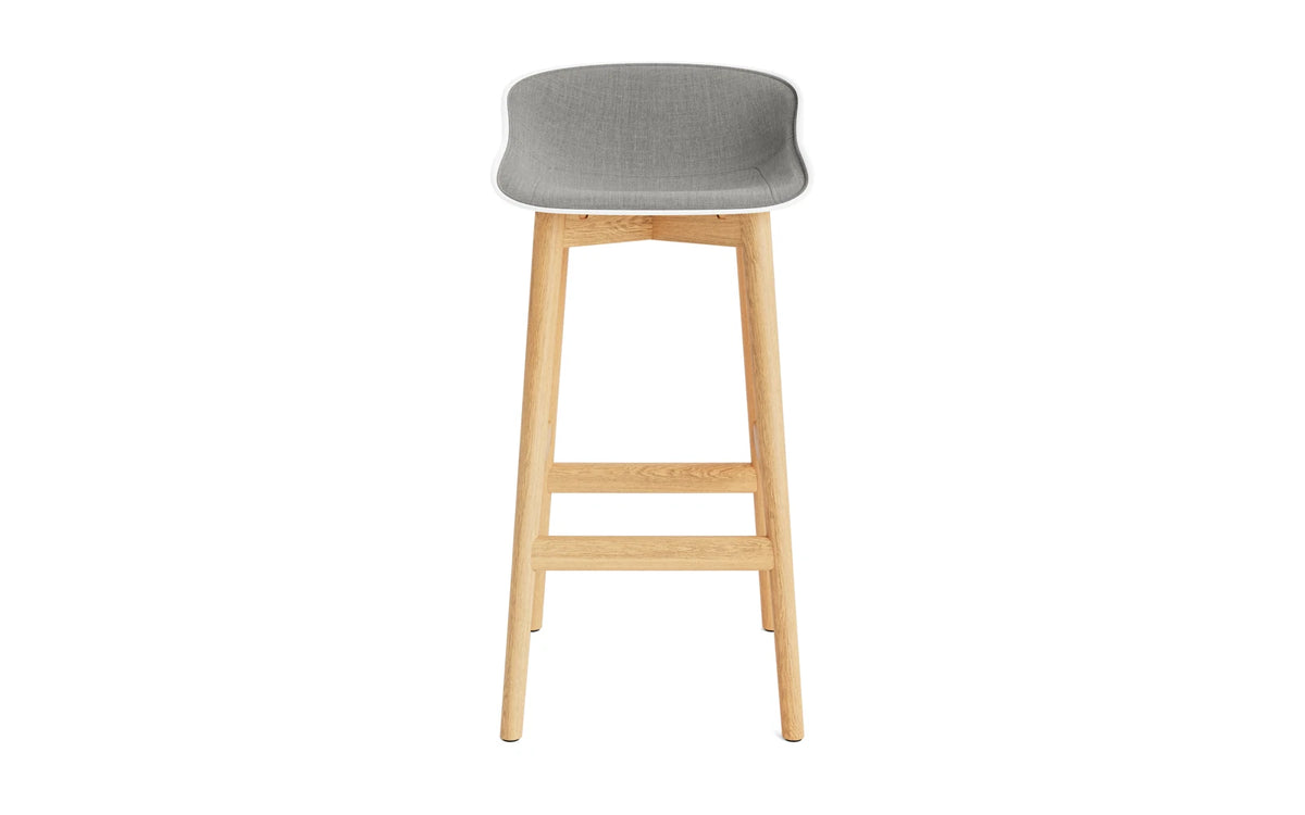Hyg Barhocker 75 cm Polster Eiche Weiss/Remix in Remix 133 präsentiert im Onlineshop von KAQTU Design AG. Barstuhl ist von Normann Copenhagen