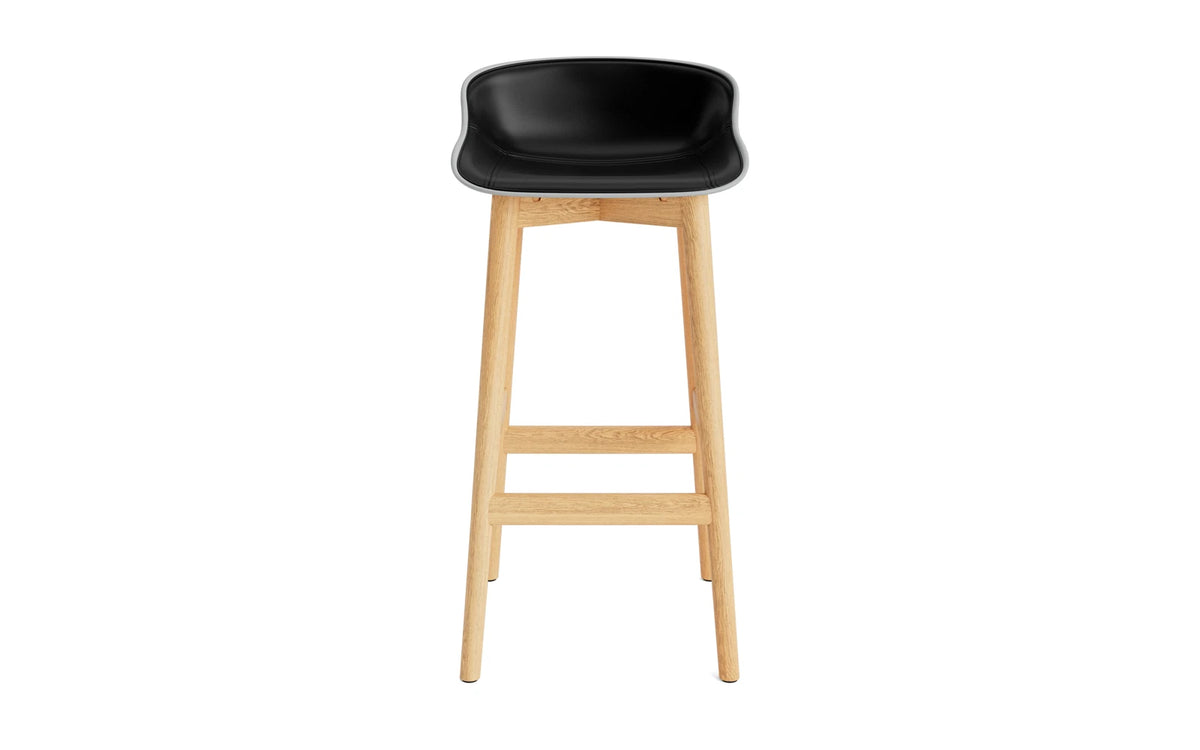 Hyg Barhocker 75 cm Polster Eiche Grau/Ultra in Ultra 41599 präsentiert im Onlineshop von KAQTU Design AG. Barstuhl ist von Normann Copenhagen