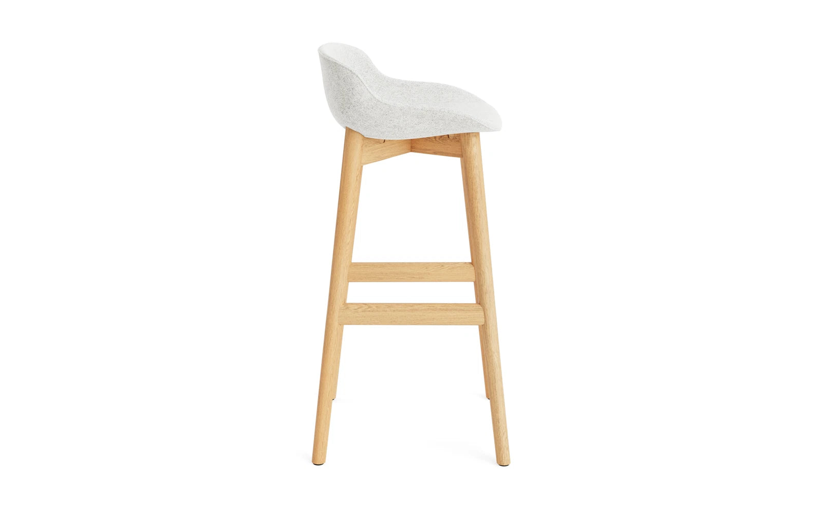 Entdecken Sie den Hyg Barhocker 75 cm von Normann Copenhagen – ein stilvoller Barhocker aus Eiche mit gemütlichem Hallingdal-Bezug, ideal für Ihr Zuhause.