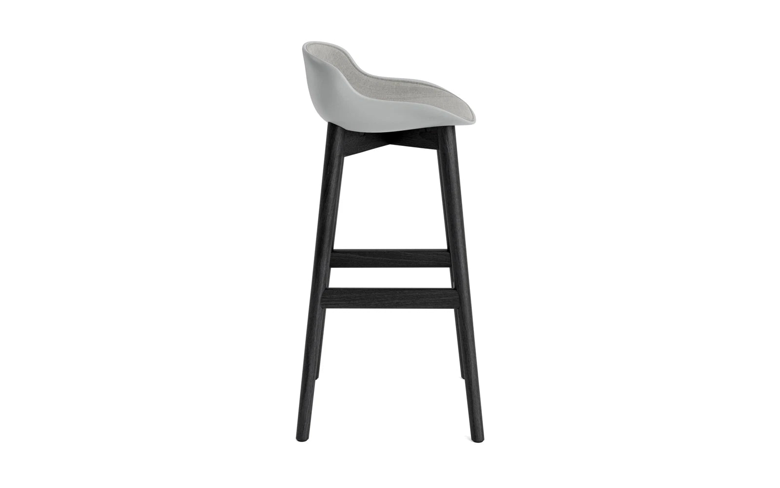 Entdecken Sie den Hyg Barhocker 75 cm von Normann Copenhagen: stilvoller Barhocker aus schwarzer Eiche mit grauer Polsterung, ideal für gemütliche Abende.