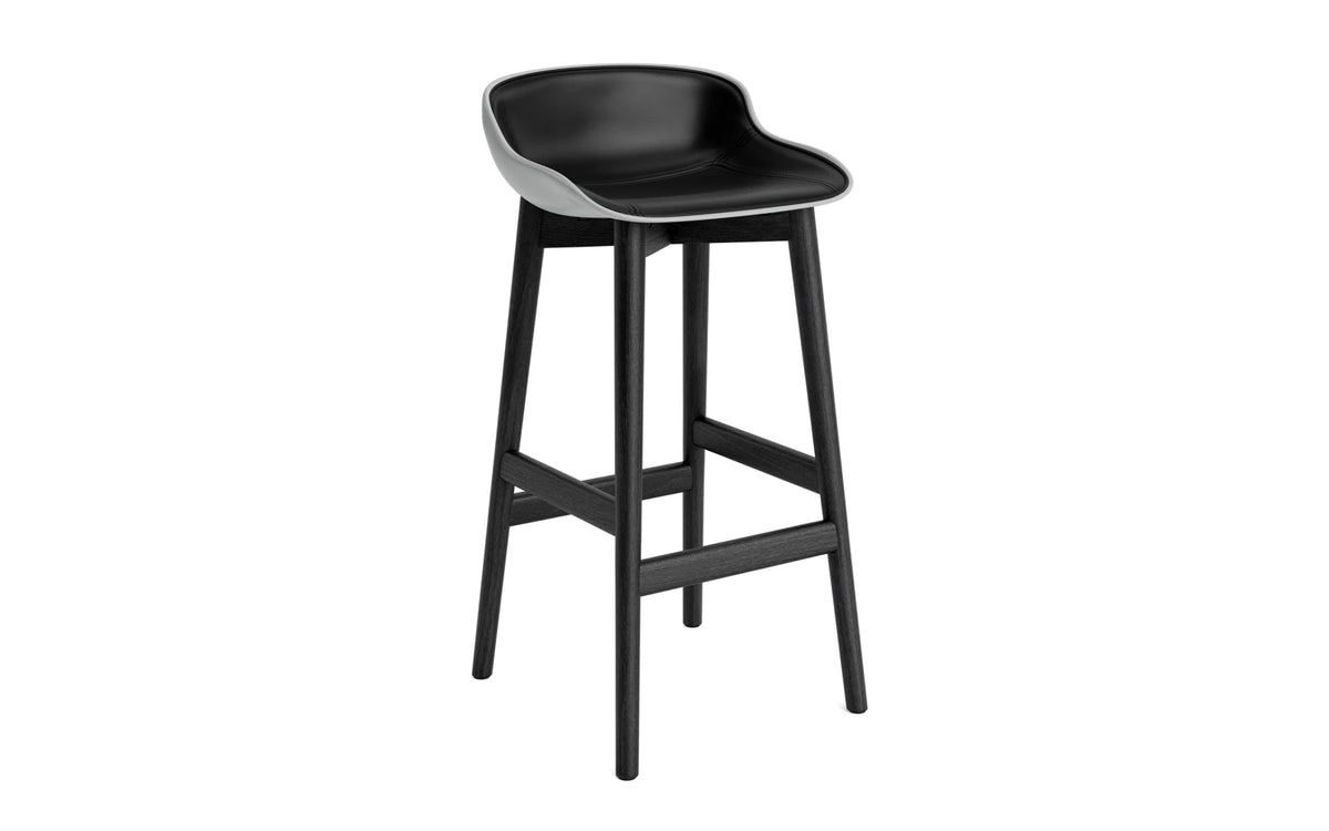 Hyg Barhocker 75 cm Polster Schwartze Eiche Grau/Ultra in Ultra 41599 präsentiert im Onlineshop von KAQTU Design AG. Barstuhl ist von Normann Copenhagen